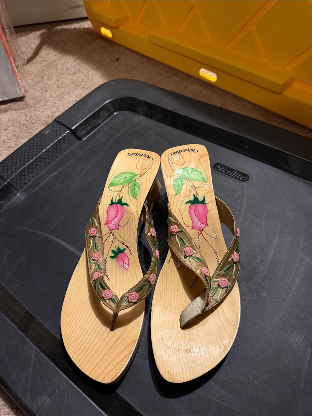 Women's Pink Floral Embroidered Sandal - Classic Summer Flip Flop